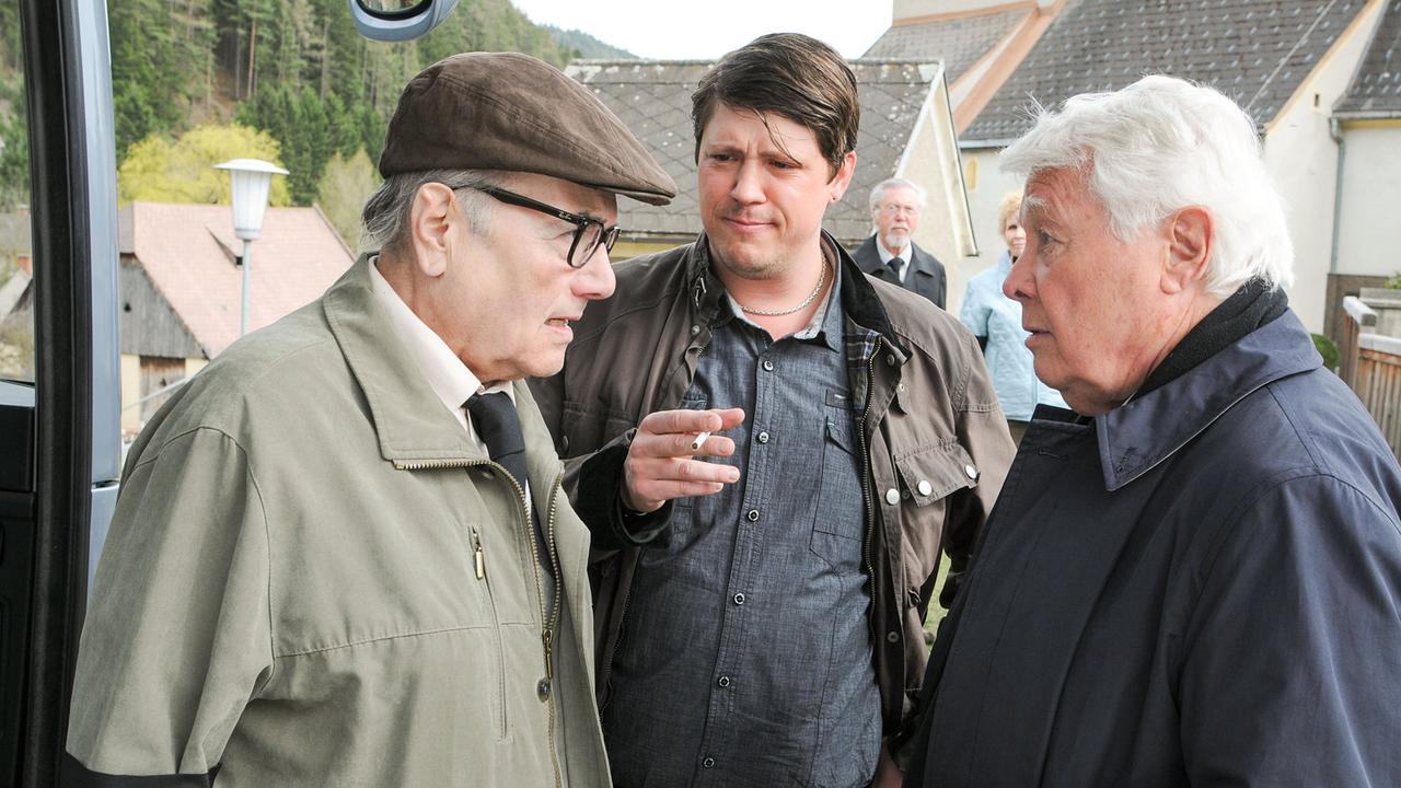 "Tatort - Paradies": Der Busfahrer des Altersheims spielt ebenfalls eine zwielichtige Rolle (v.li.: Peter Fröhlich, Thomas Frank, Peter Weck.