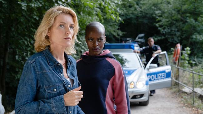 "Tatort: Die Rache an der Welt": Charlotte Lindholm (Maria Furtwängler), Florence Kasumba (Anaïs Schmitz)