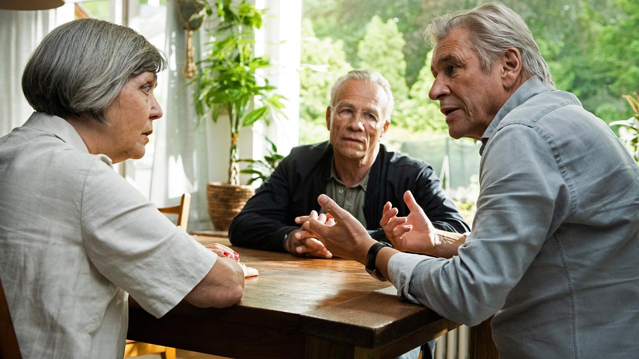 "Tatort: Spur des Blutes": Kommissar Max Ballauf (Klaus J. Behrendt, Mitte) mit Ludwig (Michael Kind) und Monika Förster (Doris Plenert)