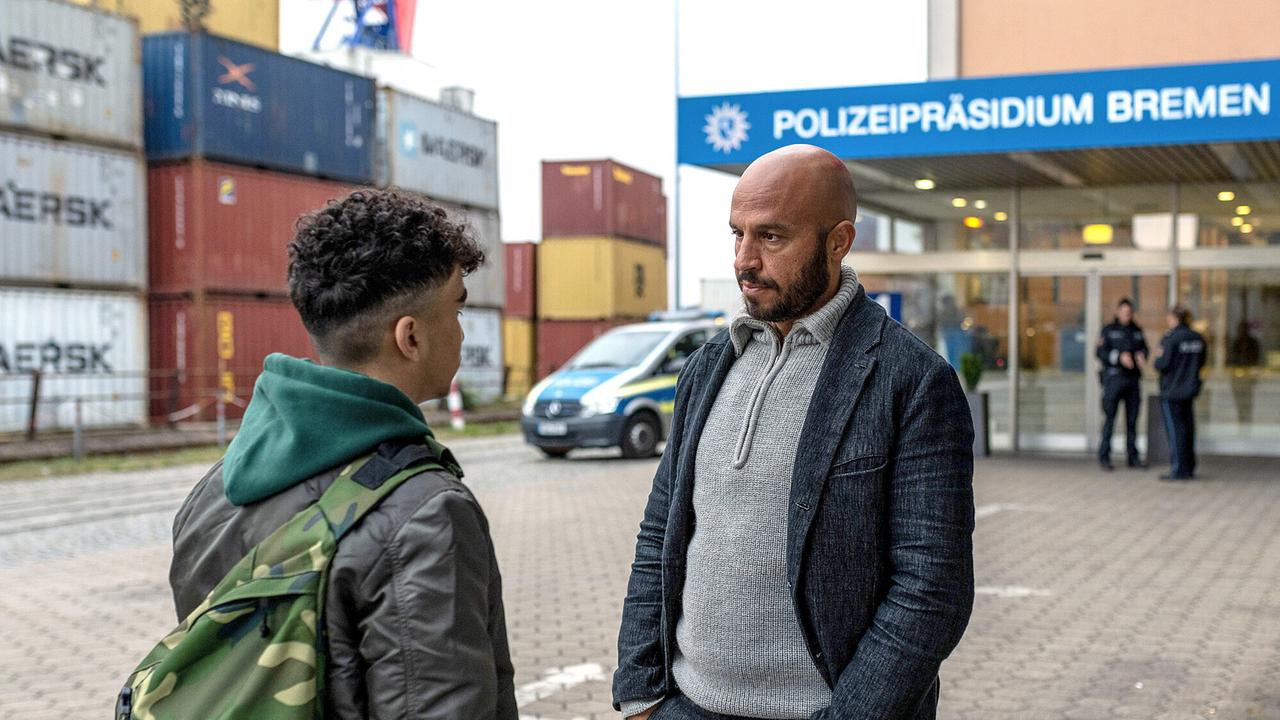 "Tatort: Und immer gewinnt die Nacht": Adil Helveg (Issa Khattab, links) sinnt auf Rache an Mads Andersen (Dar Salim, rechts).