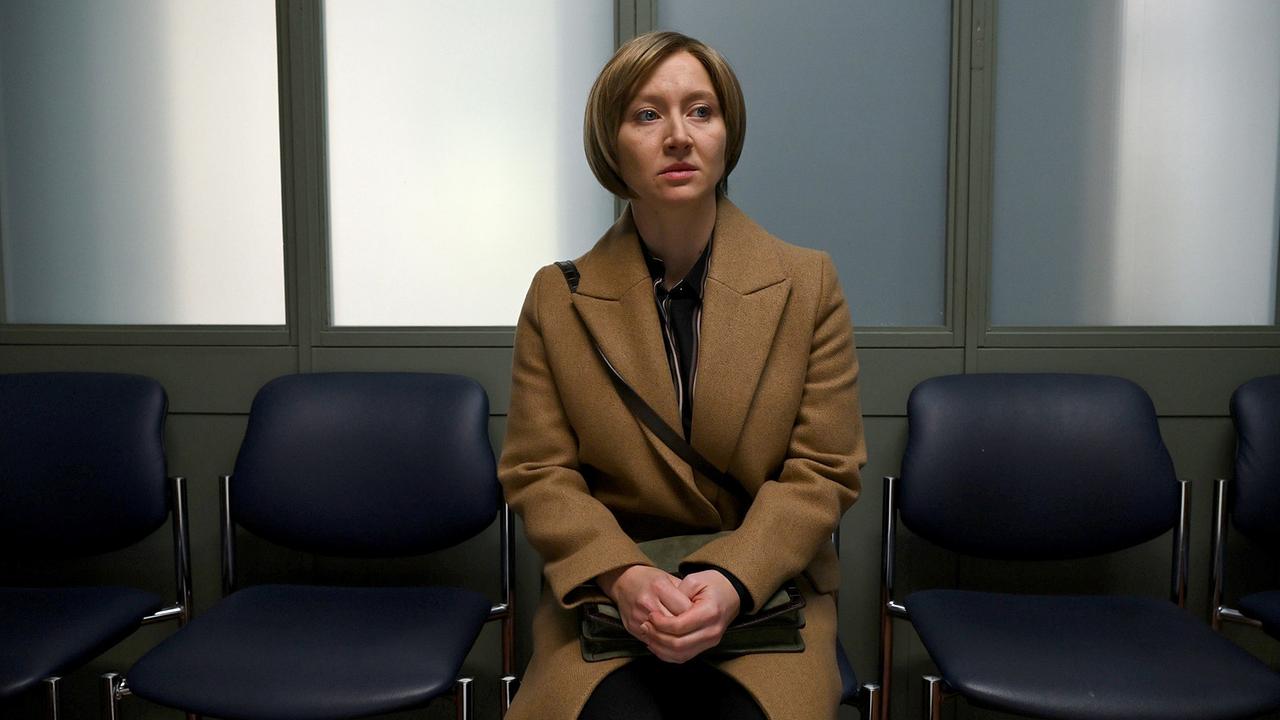 "Tatort: Unsichtbar": Martha Marczynski (Anna Maria Mühe) im Kommissariat.