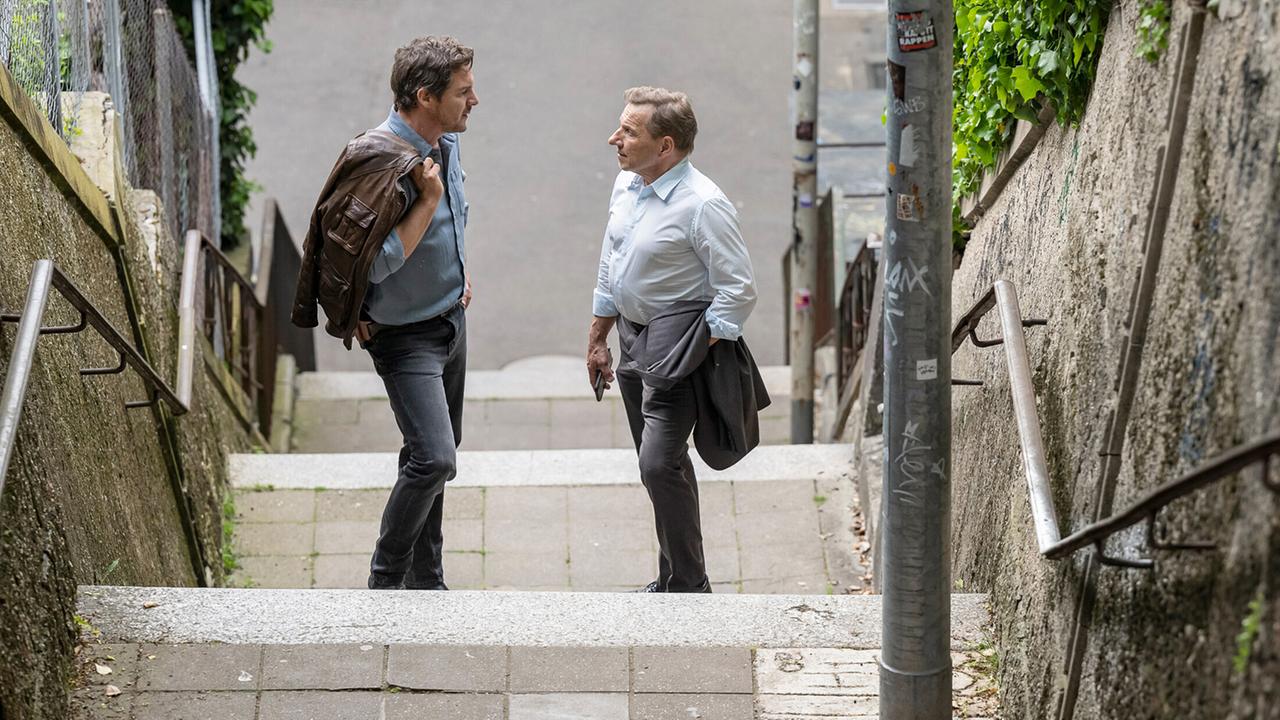 "Tatort: Vergebung": Sebastian Bootz (Felix Klare) und Thorsten Lannert (Richy Müller) bei Ermittlungen in einem Fall, in dem sie einen ihrer Kollegen verdächtigen müssen.