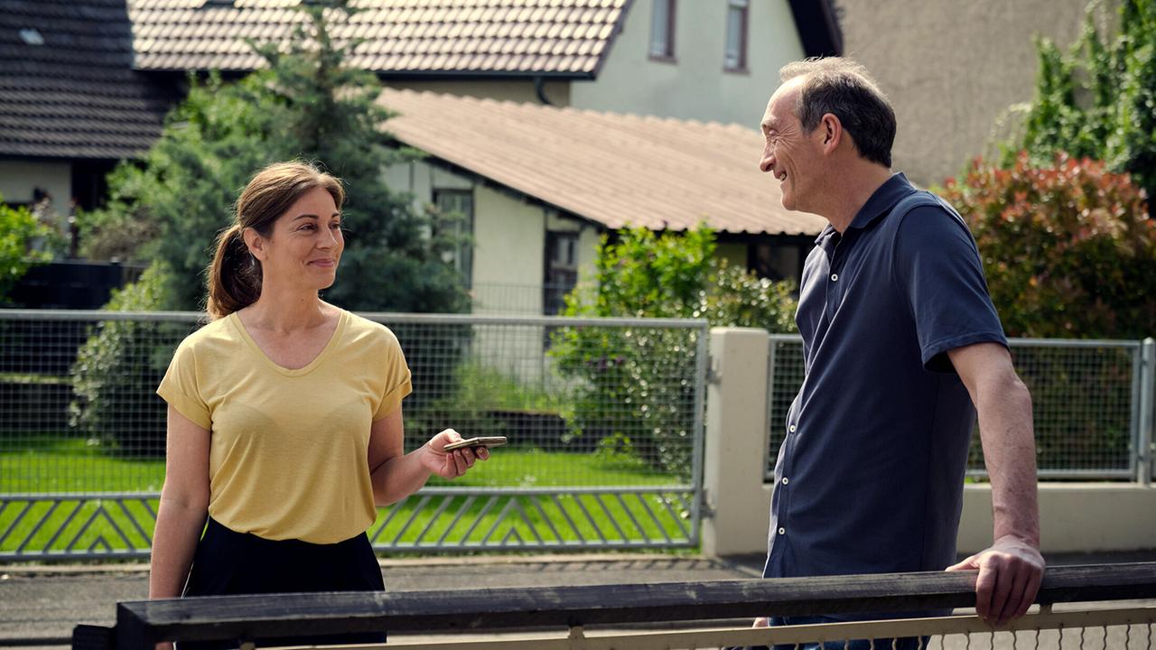 "Tatort: Vergebung": Das alte Haus der Vogts weckt in Sandra Döbele (Ulrike C. Tscharre) und Daniel Vogt (Jürgen Hartmann) Erinnerungen an gute Momente ihrer Kindheit.