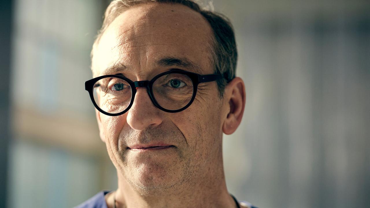 "Tatort: Vergebung": Dr. Daniel Vogt (Jürgen Hartmann)