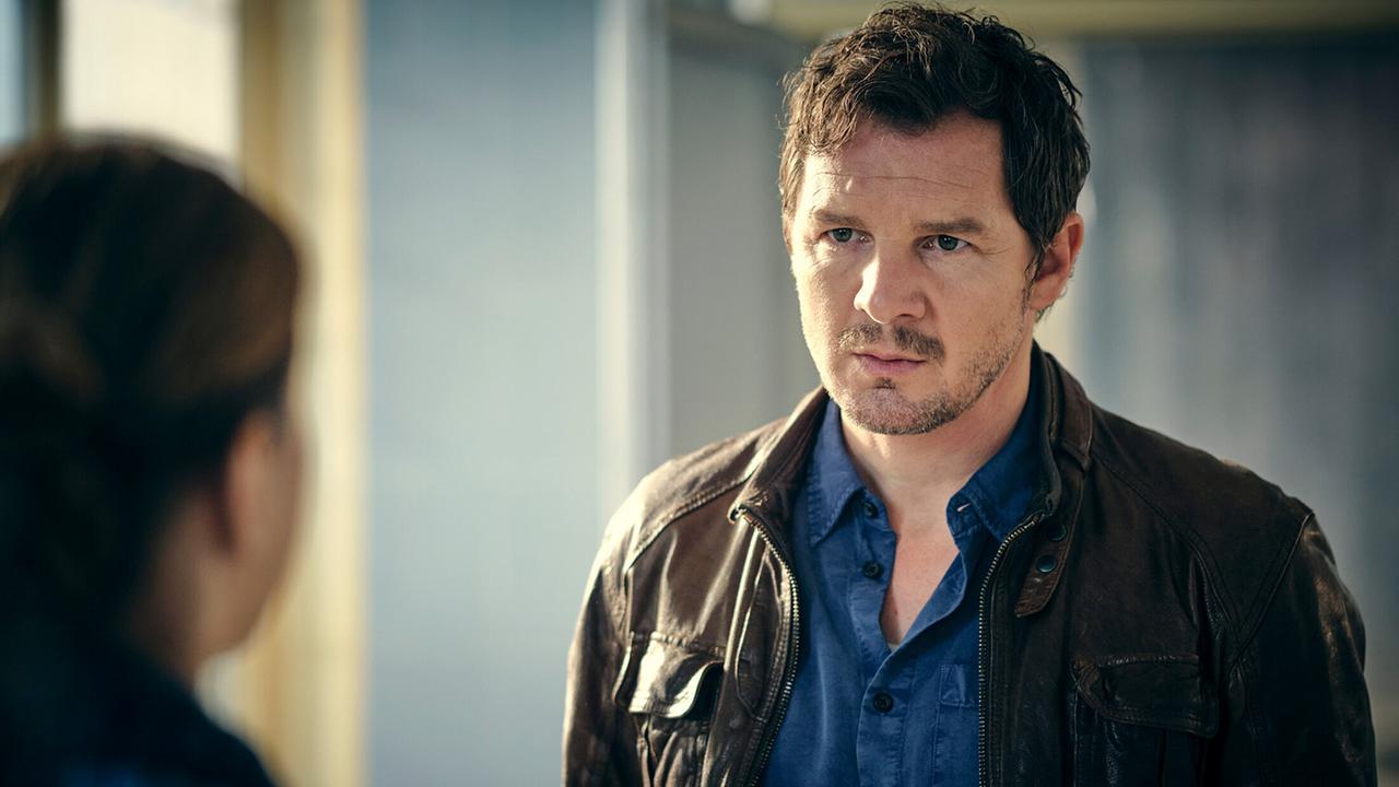 "Tatort: Vergebung": Sebastian Bootz (Felix Klare) begegnet der Witwe des Opfers (Ulrike C. Tscharre).