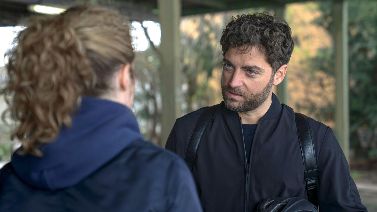 "Tatort: Was ihr nicht seht": Der neue Staatsanwalt Jakob Klasen (Timur Isik) und Kommissarin Leonie Winkler (Cornelia Gröschel) treffen erstmalig aufeinander.