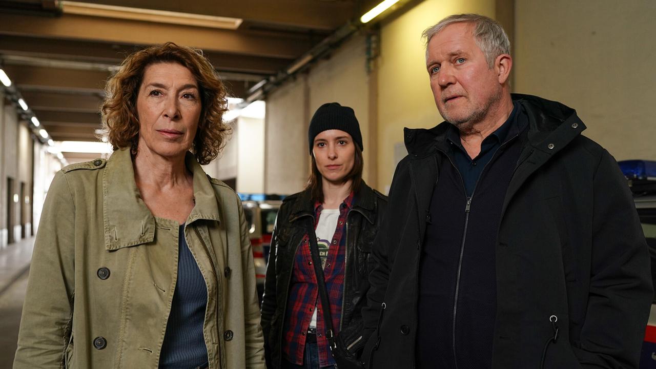 "Tatort - Was ist das für eine Welt": Adele Neuhauser (Bibi Fellner), Christina Scherrer (Meret Schande), Harald Krassnitzer (Moritz Eisner)