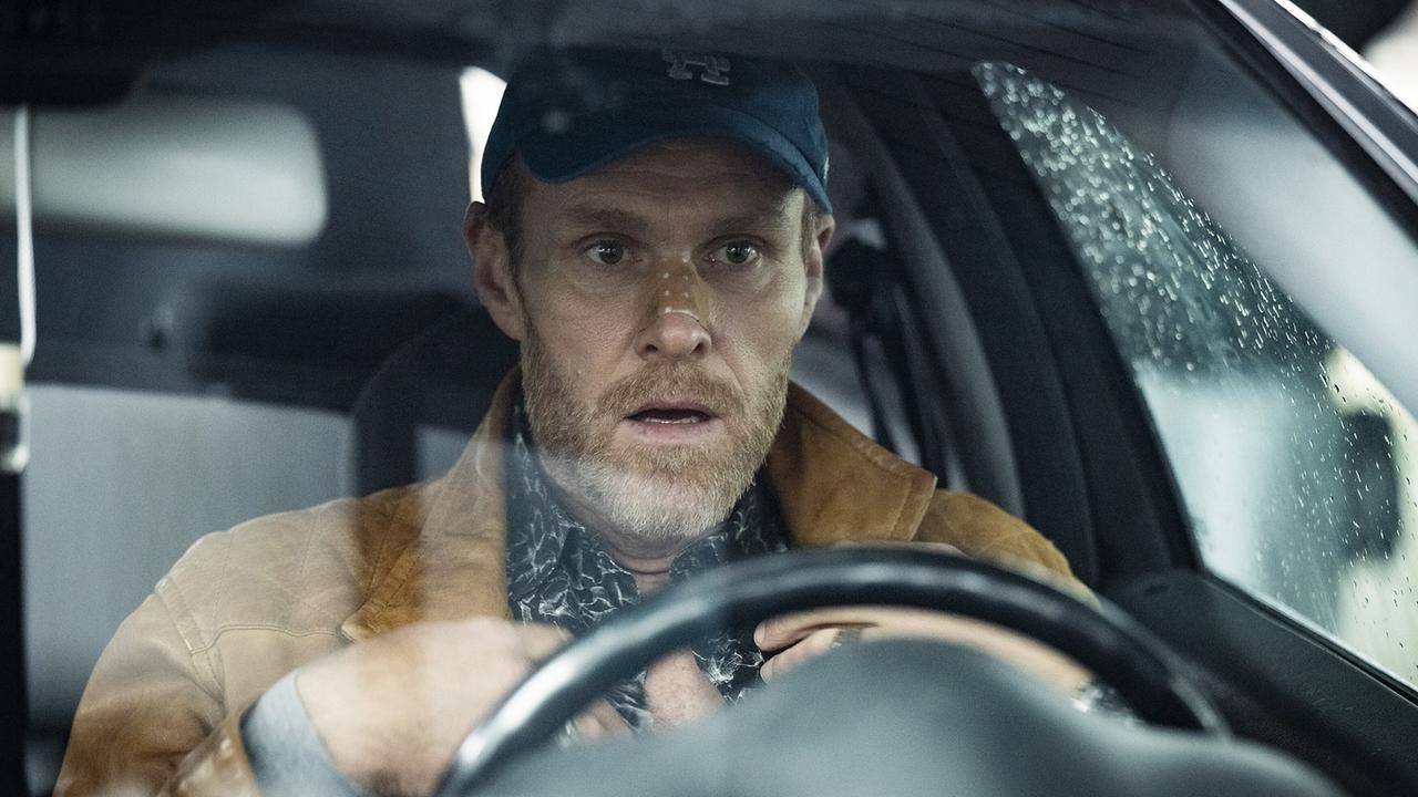  Ob er seinem Spitznamen "Happy" heute alle Ehre macht? Kameramann Stefan Glück am Steuer seines Autos auf dem Weg zum Wettbüro auf der Pferderennbahn.