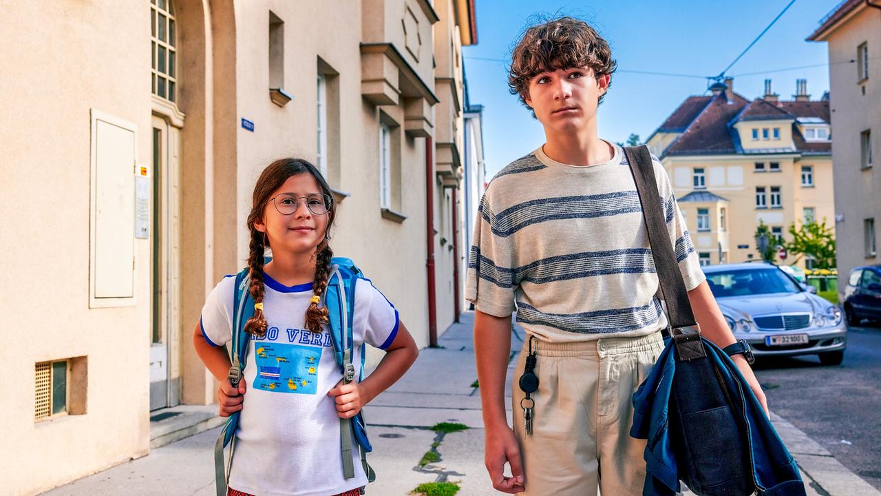 "Tiefwassertaucher unterm Dach": Ariana Stöckle (Lena), Leopold Pallua (Tino)