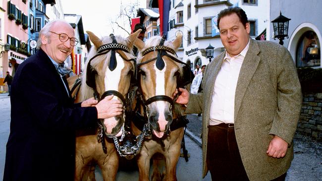 Im Bild (v.li.): Karl Merkatz (Rudolf Matuschek), Ottfried Fischer (Benno Bergammer).