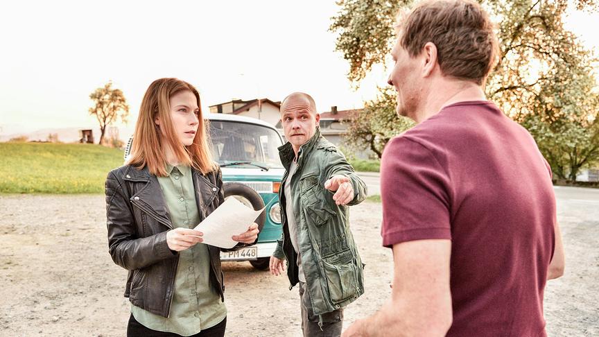 © ORF/Graf Film/Rowboat Film/Patrick Pfeiffer "Die Toten vom Bodensee - Stumpengang": Nora Waldstätten (Hannah Zeiler), Matthias Koeberlin (Micha Oberländer), Harald Windisch (Meinhardt Hager)