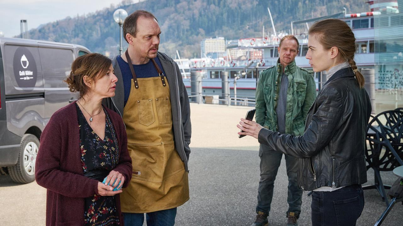 "Die Toten vom Bodensee - Das zweite Gesicht": Julia Cencig (Barbara Köhler), Andy Gätjen (Klaus Köhler), Matthias Koeberlin (Micha Oberländer), Nora Waldstätten (Hannah Zeiler)