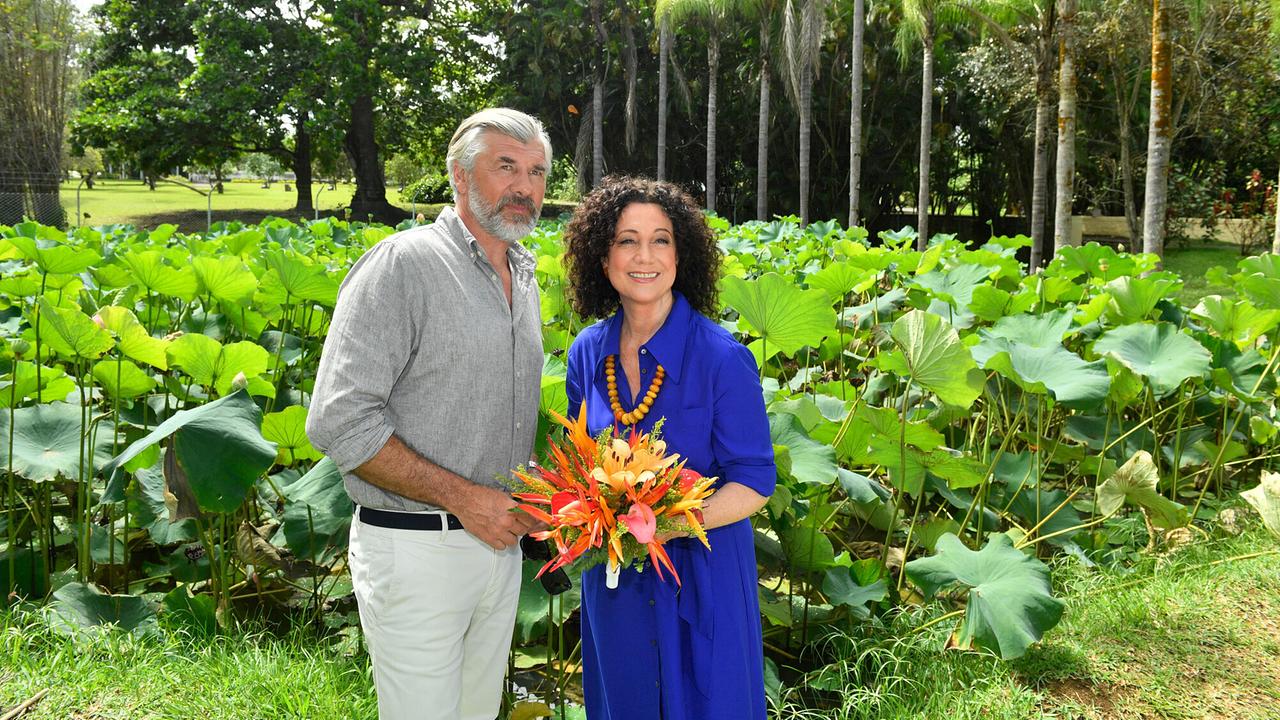 "Das Traumschiff: Mauritius": Gemeinsam verbringen Hanna Liebhold (Barbara Wussow) und Staff-Kapitän Martin Grimm (Daniel Morgenroth) die Stunden an Land.