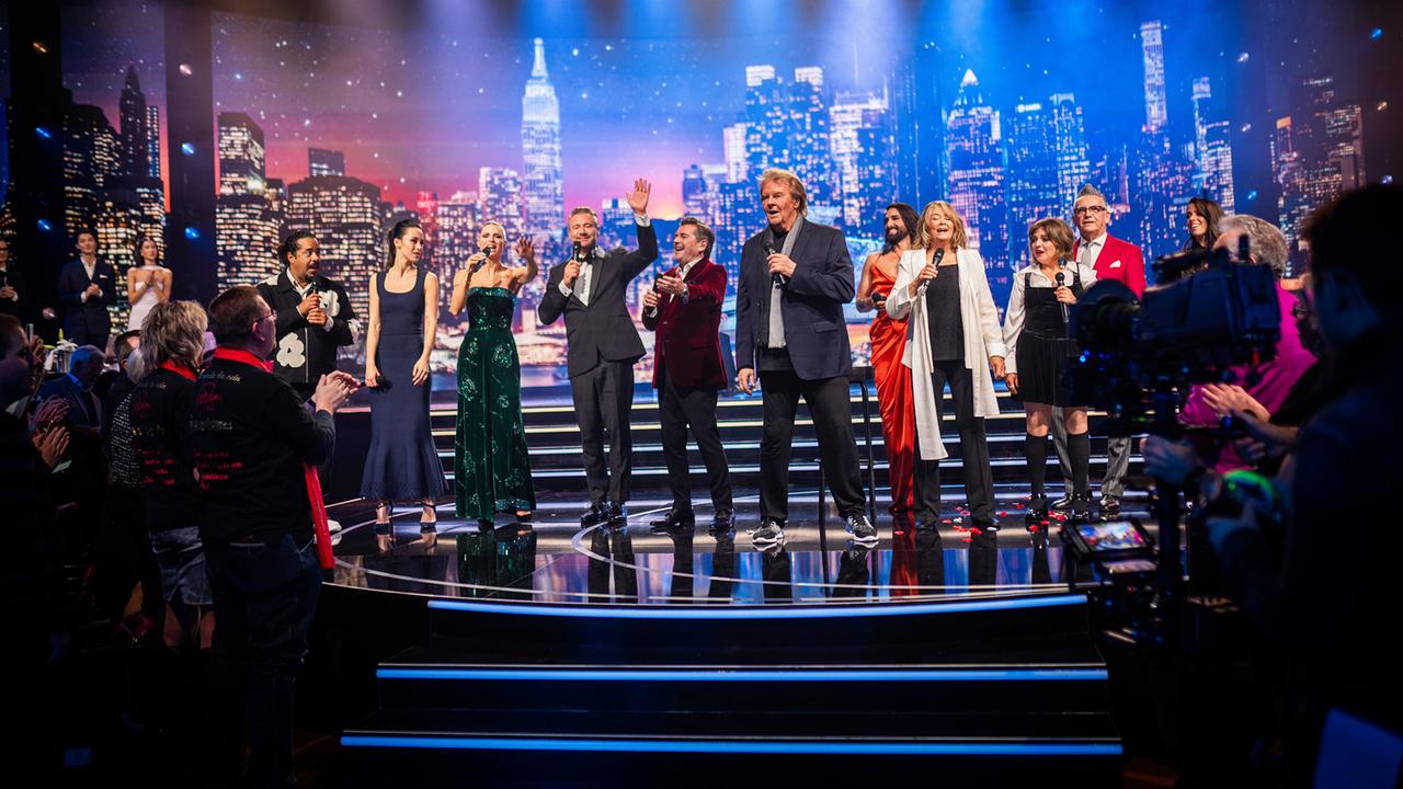 "Udo Jürgens Forever – Die Show zu seinem 90. Geburtstag": Adel Tawil, Aurora Hunziker-Ramazzotti, Moderatorin Michelle Hunziker, Moderator Sasha, Thomas Anders, Howard Carpendale, Conchita Wurst, Wencke Myhre, Annett Louisan, Götz Alsmann und Vanessa Mai