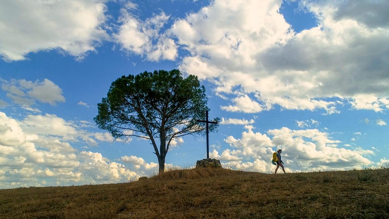 © ORF/DOCDAYS Productions/Knut Schmitz Unterwegs auf Europas Pilgerwegen (1): Im Laufe der Jahrhunderte haben sich Wallfahrten verändert: Sie sind in ihren Beweggründen und ihrer Form individueller geworden. Heute sind sie so vielfältig wie die Pilger selbst.