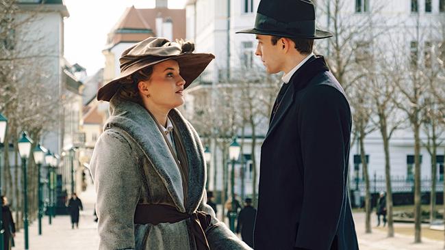 "Vienna Blood - Königin der Nacht": Luise von Finckh (Clara Weiss), Matthew Beard (Max Liebermann)