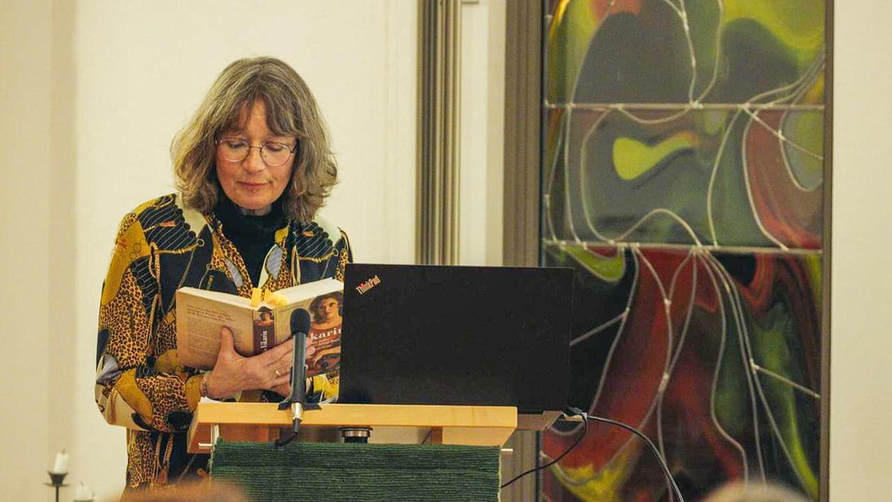 Vikarin im Widerstand: Brigitte Liebelt liest aus ihrem biografischen Roman "Die Vikarin - Margarete Hoffer Widerstand im dritten Reich".