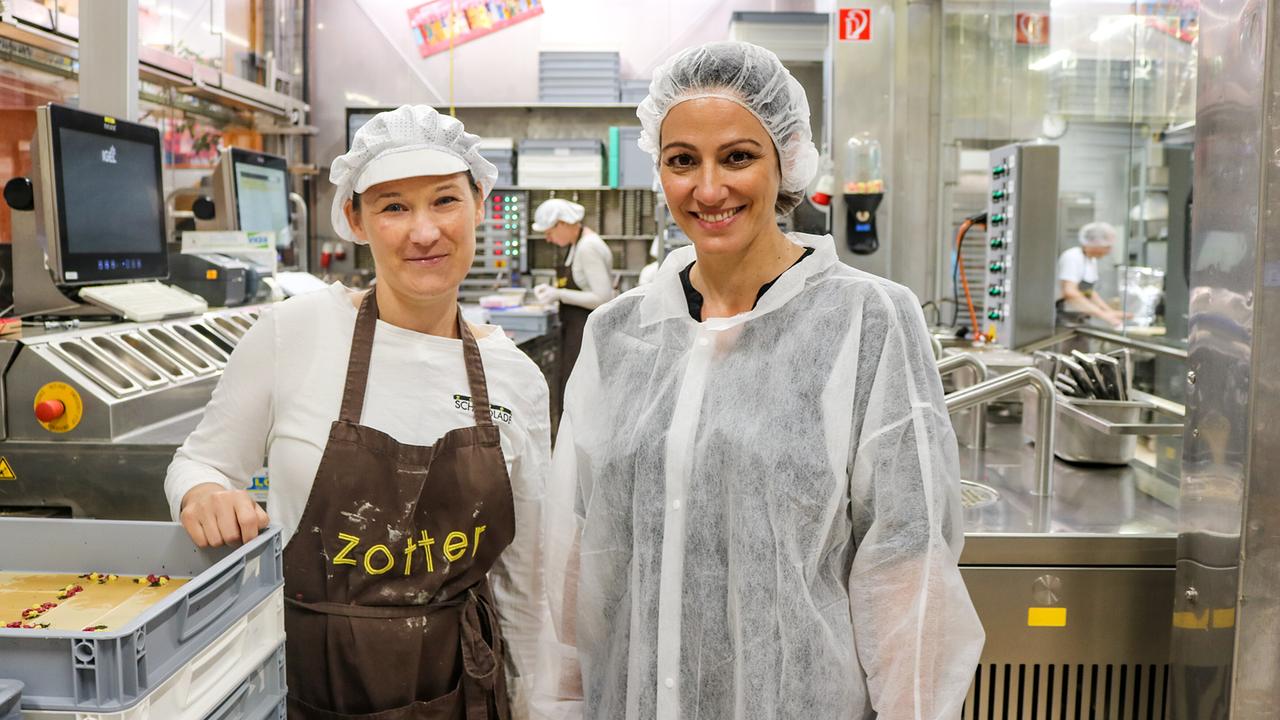 Wahl 24 - Was braucht Österreich?: Lisa Gadenstätter besucht die Zotter-Schokoladenfabrik. Sie möchte wissen, wie die Mitarbeiterinnen und Mitarbeiter dort zum Thema Arbeitszeitverkürzung stehen.