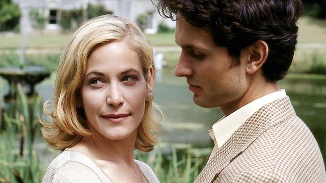 Im Bild: Erica (Stefanie Japp) ahnt, dass William (Simon Verhoeven) sich in eine andere Frau verliebt hat.