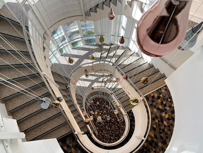 © ORF/WDW Filmproduktion/Robert Lachowitz Stiegenhaus des Hampton by Hilton Locarno in Losone