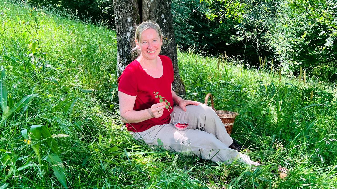 © ORF/Ab Hof TV Produktion Christa Zebenholzer (Kräuterpädagogin)