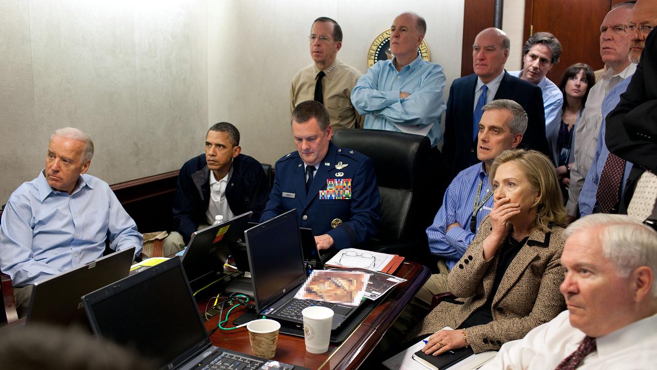 © ORF/BBC/The White House/Pete Souza Im Bild: US Präsident Barack Obama und Vizepräsident Joe Biden,mit Mitgliedern des nationalen Sicherheitsrates, erhalten einen Bericht über die Aktion gegen Osama bin Laden im Situation Room des Weissen Hauses, 1.5.2011. (Official White House Photo by Pete Souza)