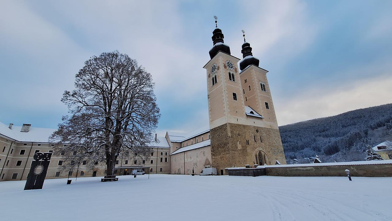 © ORF/Martin Cargnelli Dom zu Gurk mit Schnee