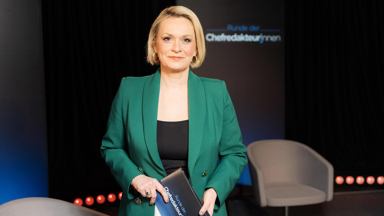 © ORF/Roman Zach-Kiesling Lou Lorenz-Dittlbacher im "Runde der ChefredakteurInnen"-Studio
