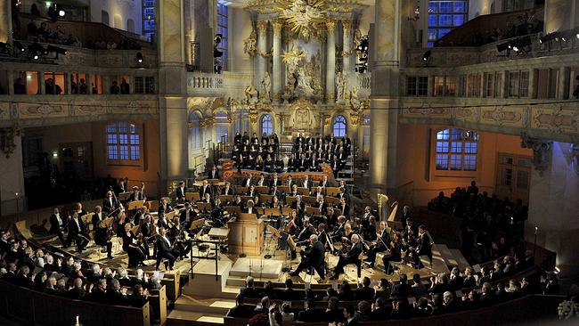Sächsische Staatskapelle Dresden und Sächsischer Staatsopernchor Dresden während des Adventskonzerts in der Frauenkirche.