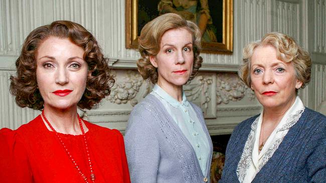 Agatha Christie's Miss Marple: Tödlicher Irrtum; (Krimi GB 2007) Im Bild (v.li.): Jane Seymour (Rachel Argyle), Juliet Stevenson (Gwenda Vaughn), Alison Steadman (Kirsten Lindstrom).