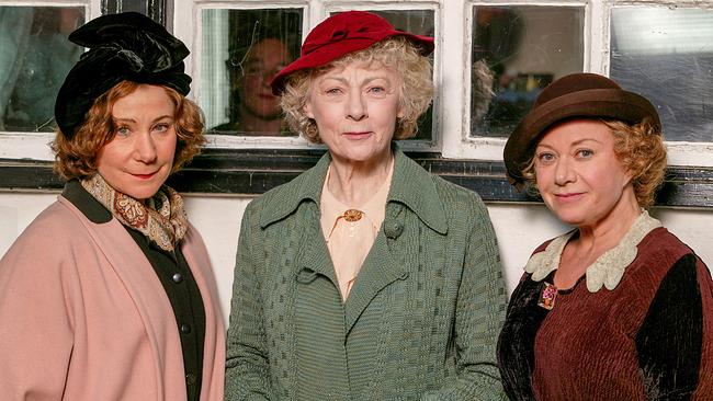 (v.li.): Zoë Wanamaker (Letitia Blacklock), Geraldine McEwan (Miss Jane Marple), Elaine Paige (Dora Bunner).