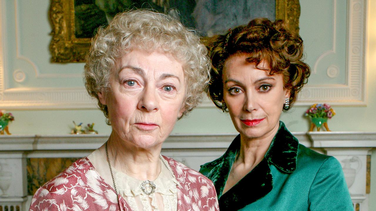 Agatha Christie's Miss Marple: Bertrams Hotel; Im Bild (v.li.): Geraldine McEwan (Miss Jane Marple), Francesca Annis (Lady Selina Hazy).