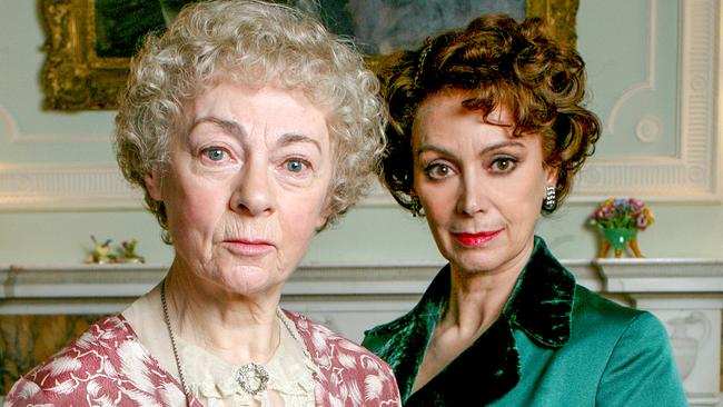 Agatha Christie's Miss Marple: Bertrams Hotel; Im Bild (v.li.): Geraldine McEwan (Miss Jane Marple), Francesca Annis (Lady Selina Hazy).