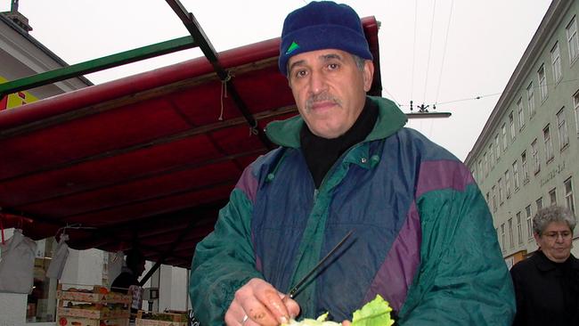 Aydan der Gemüsestandler, kam vor 34 Jahren aus der Türkei nach Wien und ist längst österreichischer Staatsbürger. Er macht keine Unterschiede zwischen Inländern und Ausländern, denn "ich liebe alle Menschen".