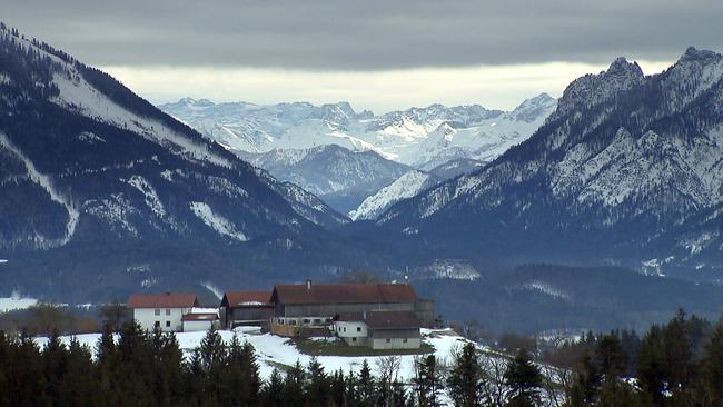 Der Blick vom Högl geht weit in die Berchtesgadener und Salzburger Alpen hinein