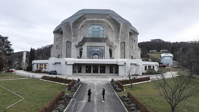 Das Goetheanum in Dornach (Schweiz) ist das Zentrum der Anthroposophischen Gesellschaft. Gebaut wurde es nach Entwürfen Rudolf Steiners, dem Begründer der Anthroposophie.