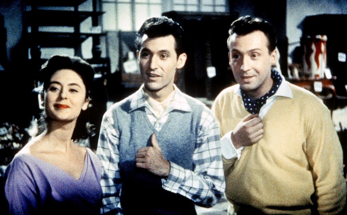 © ORF/Kineos Bonjour Kathrin, Musikfilm 1955; Im Bild: (v.li.): Caterina Valente (Kathrin), Silvio Francesco (Sylvio), Peter Alexander (Pierre).
