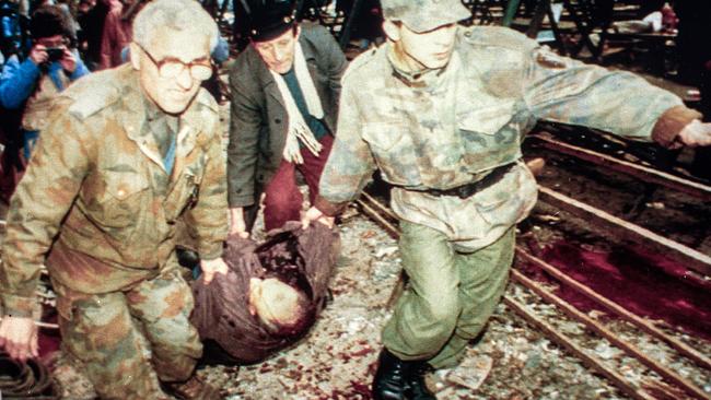 © ORF/BBC Bruderkrieg - Der Kampf um Titos Erbe (5) Sicherheitszonen; Im Bild: Sarajewo nach dem Granatenangriff am Markt, 6. Februar 1995.