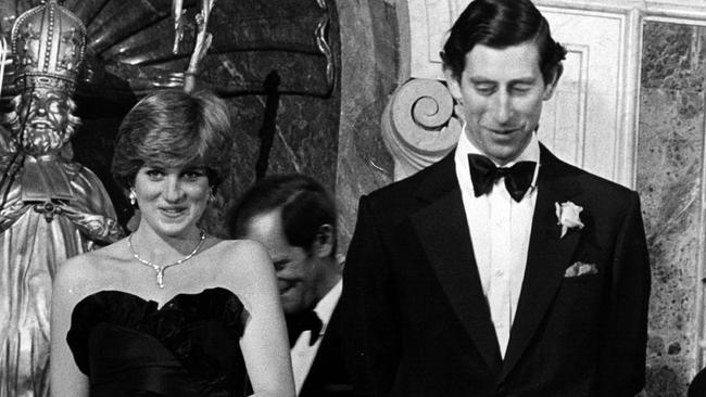 Charles und Diana - die Wahrheit hinter ihrer Hochzeit; Im Bild: Prinz Charles und Diana, Prinzessin von Wales (1961 - 1997) am 10. März 1981 bei einem Bankett in der Goldsmiths Hall in London.