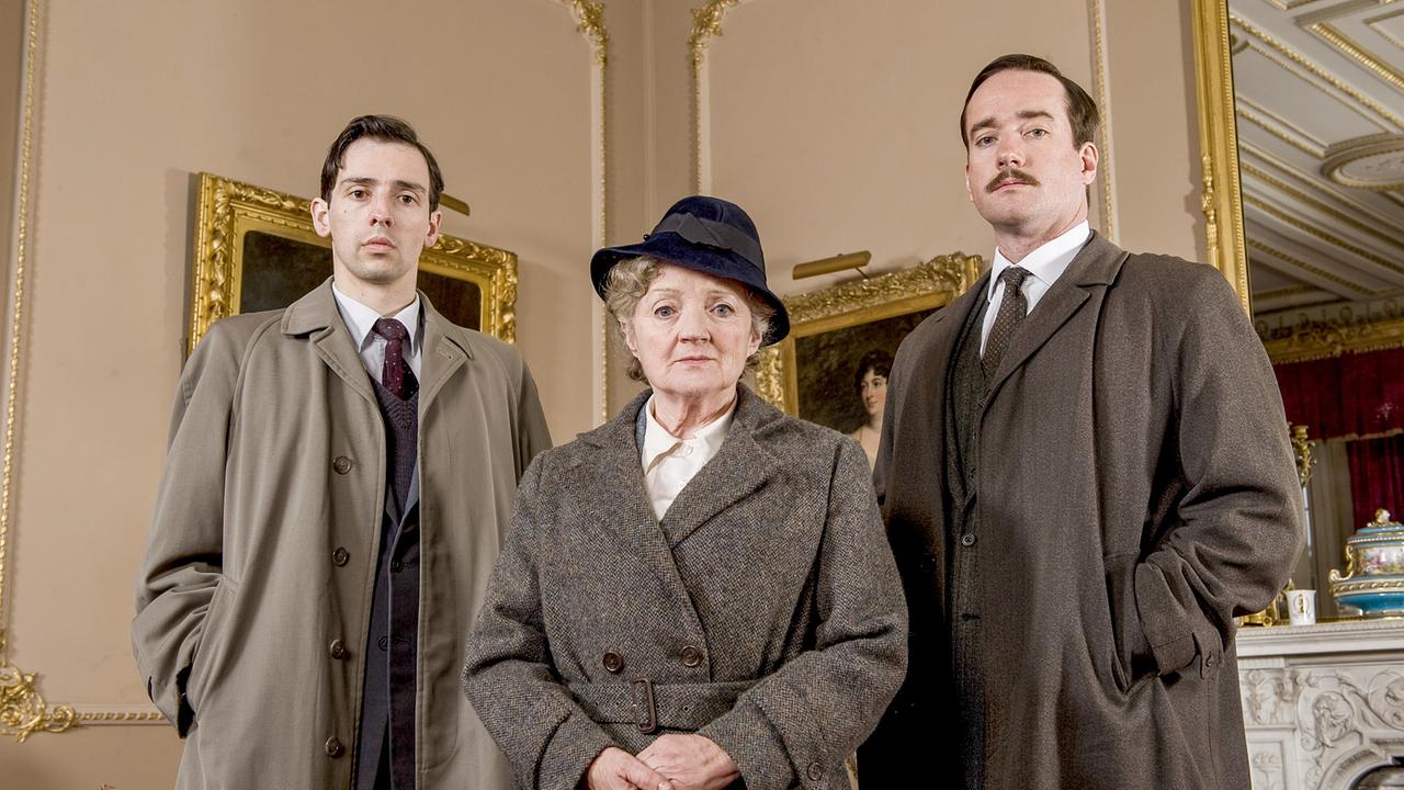 "Agatha Christie's Miss Marple: Das Geheimnis der Goldmine": Ralf Little (Sergeant Pickford), Julia McKenzie (Miss Jane Marple), Matthew Macfadyen (Inspector Neele)