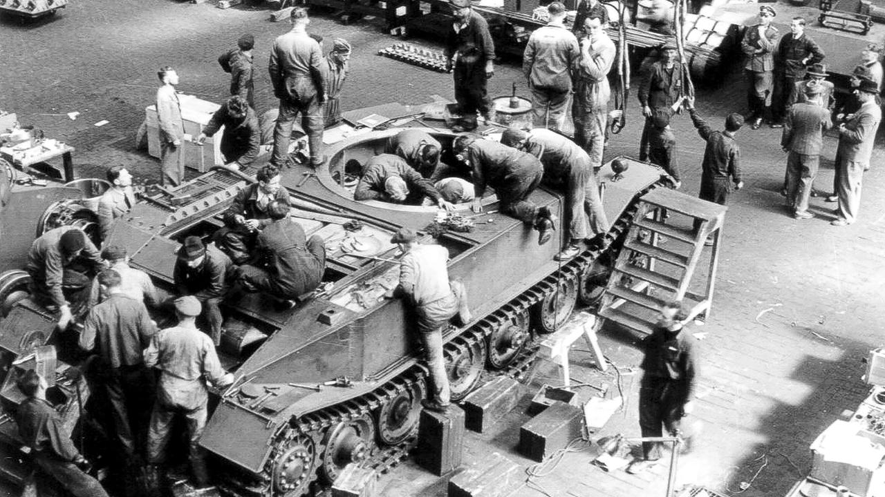 Panzerfertigung im Panzerwerk St. Valentin