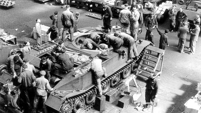 Panzerfertigung im Panzerwerk St. Valentin