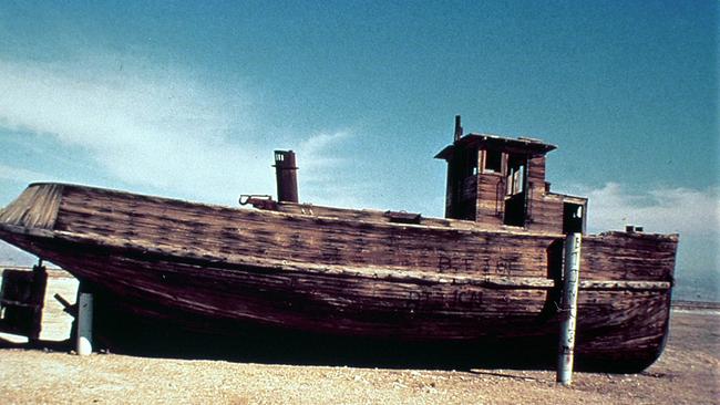 Gestrandetes Holzschiff am Toten Meer