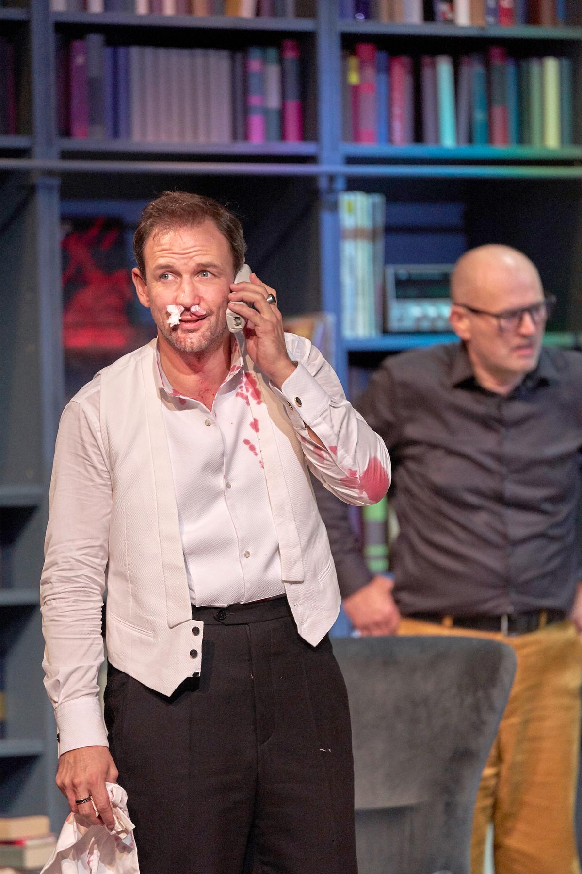 © ORF/Wiener Kammerspiele/Herwig Prammer Oliver Rosskopf (Claude), Marcus Bluhm (Pierre)