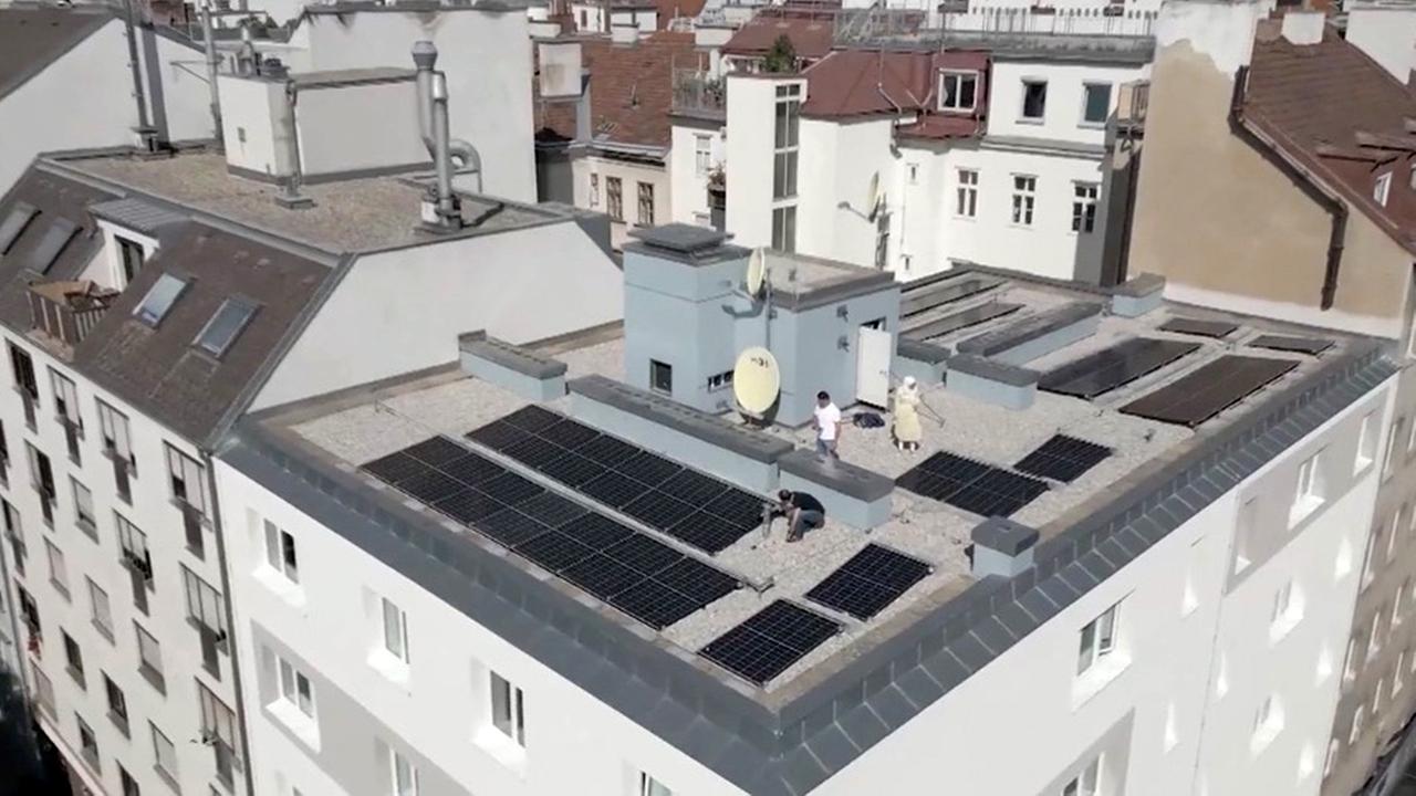 Photovoltaik-Anlagen sollen vermehrt auf Wiens Dächern installiert werden.