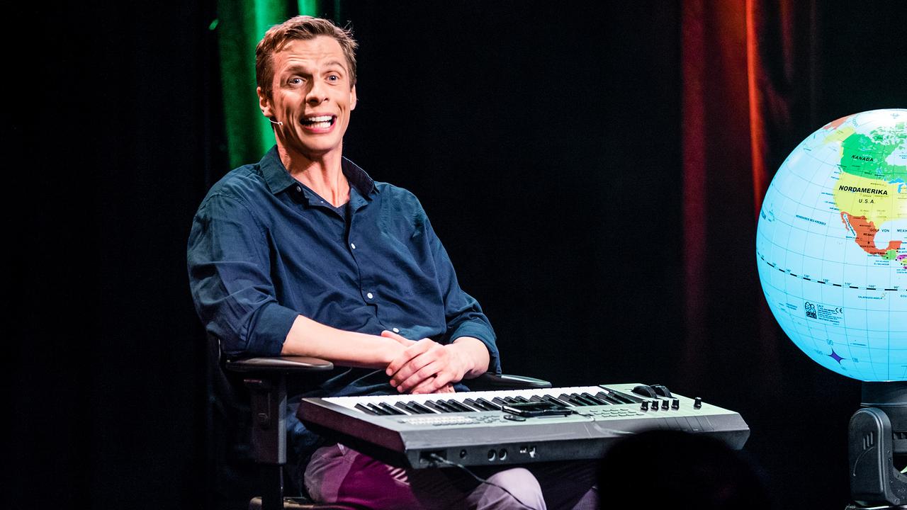 © ORF Hans Leitner Klaus Eckel mit seinem Programm „Weltwundern“