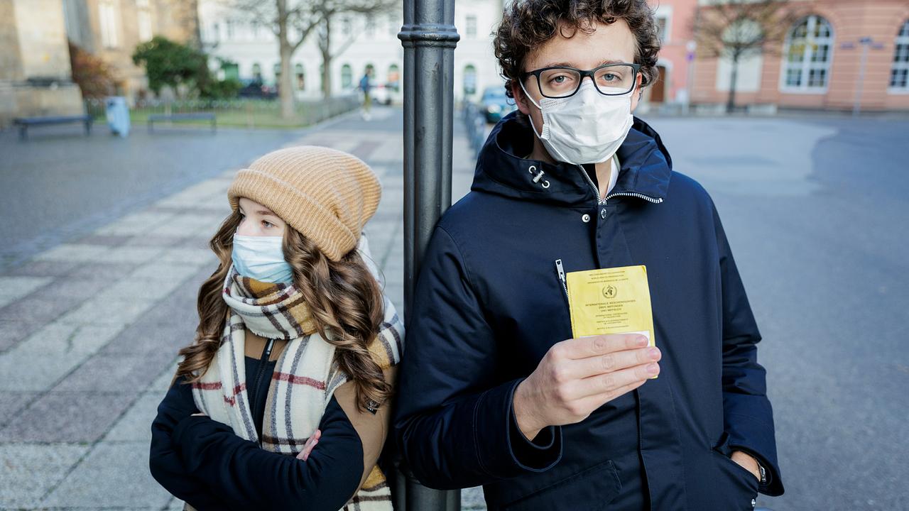 Geimpft oder nicht darüber wird inzwischen auch angesichts der rasch steigenden Zahl der Neuinfektionen immer heftiger gestritten.