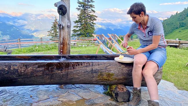 Aualm; Barbara Lainer.