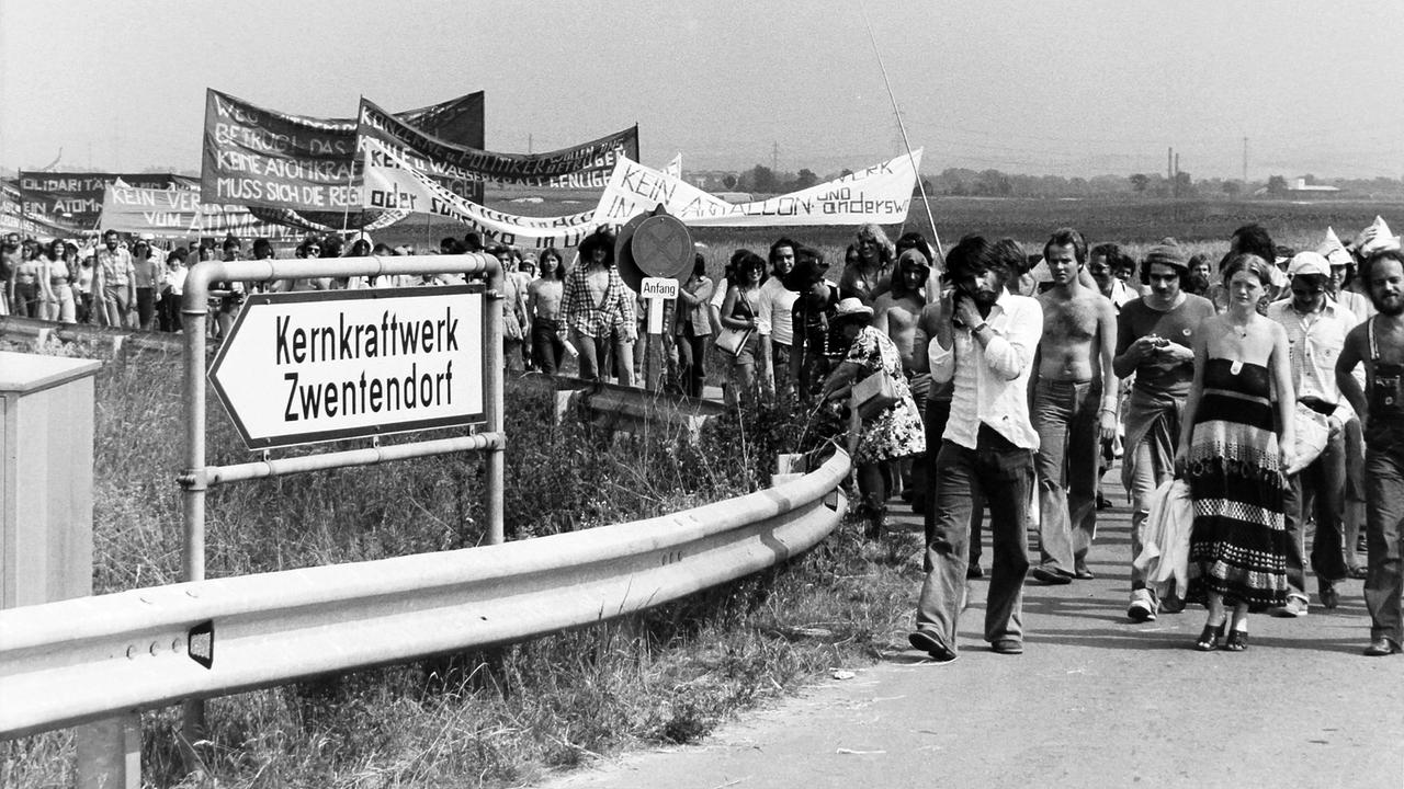 Demonstration gegen das Atomkraftwerk Zwentendorf. Zwentendorf. 12. Juni 1977