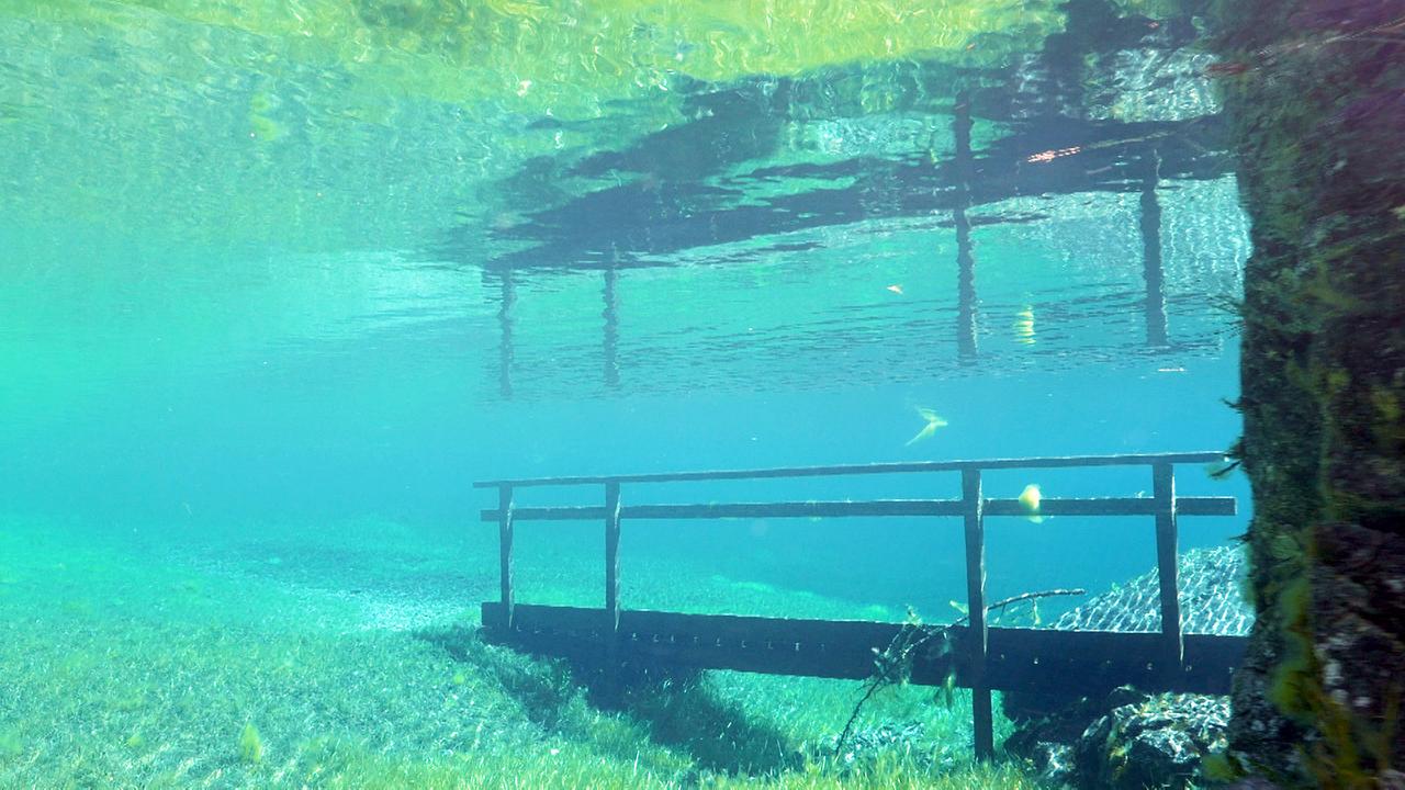Der Grüne See in Tragöß – bis zu über acht Meter hoch sammelt sich hier im Sommer das Schmelzwasser in einem glasklaren See.
